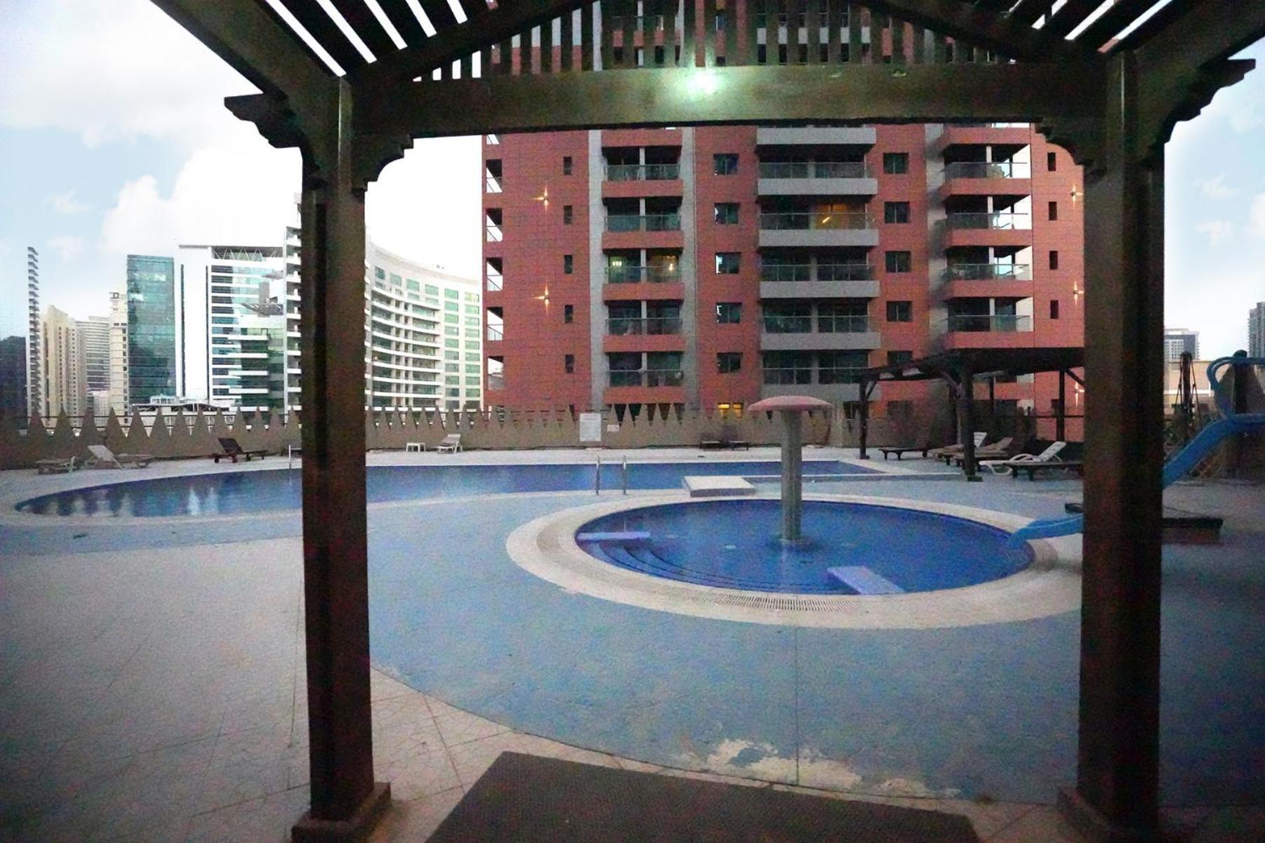 Quiet Partition Room In Tecom Barsha Heights Dubai Exterior foto